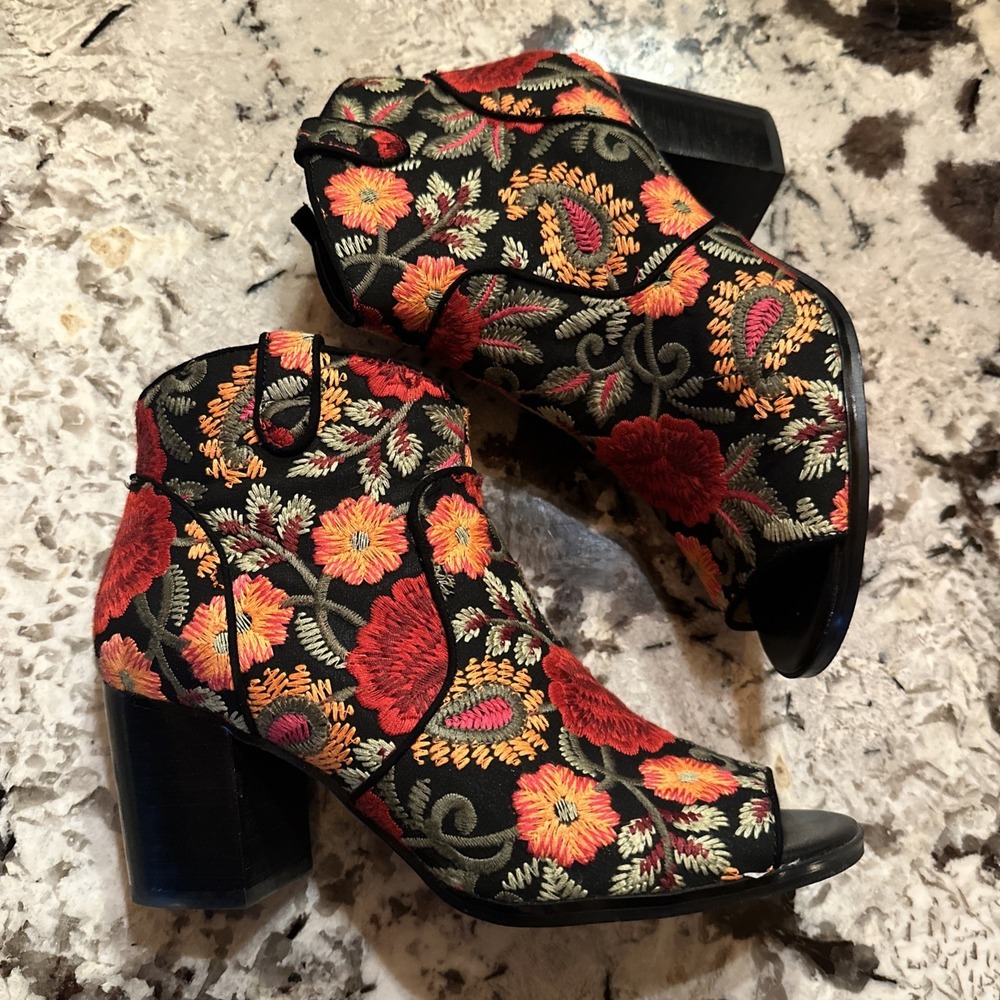 Crown Vintage Red Black Multicolor Embroidered Floral Peep Toe Boots Sz 7.5 GUC